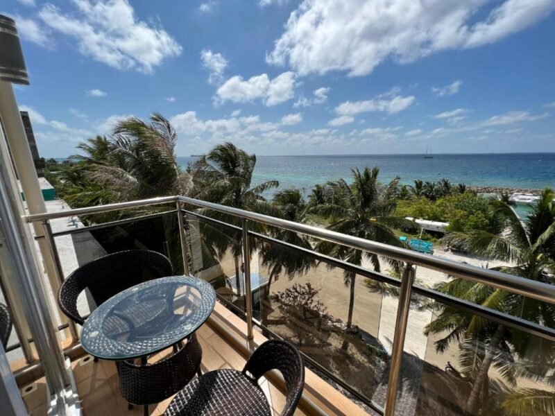 iCom Marina Sea View