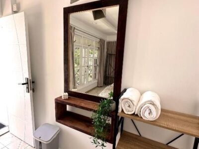 TWIN PALMS 'Surfhouse'